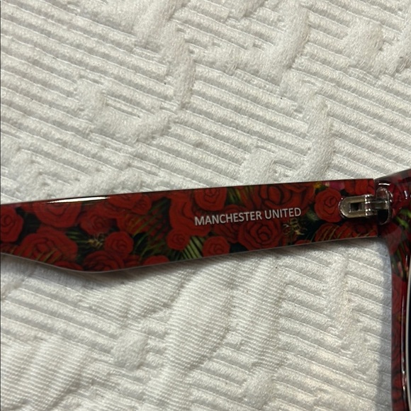 Maui Jim Manchester United Double mirrored Matchday Polarized Sunglasses. FLAW - Picture 8 of 16